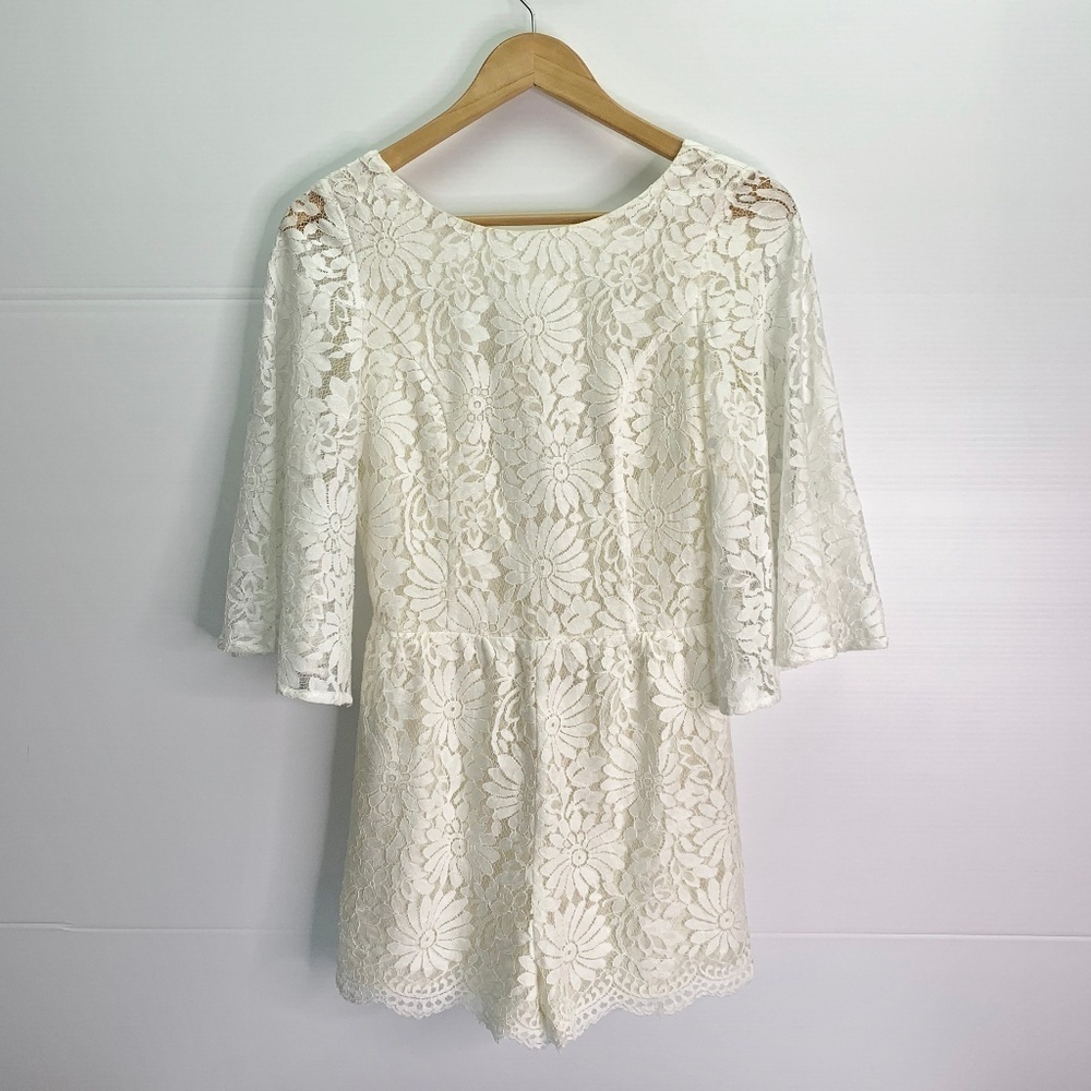 SugarLips Lace Shorts Romper Size XS NWT Low Back White